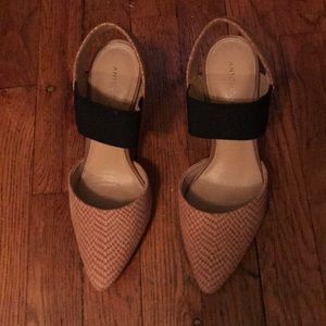 Beautiful pointy toe pumps